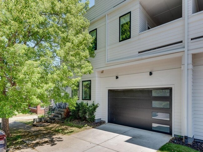 Photo - 520 Wabash Ave NE