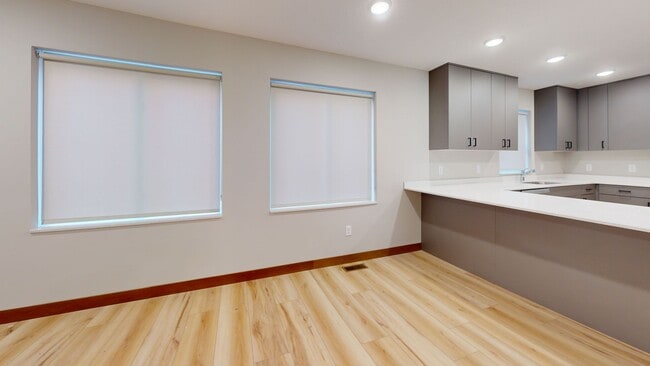 Photo - 869 19th Ave SE Unidad #2