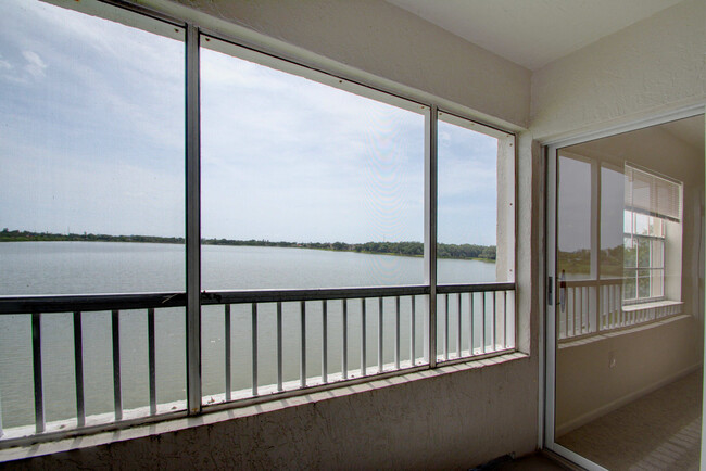 Photo - 2811 N Oakland Forest Dr Condo Unit 305