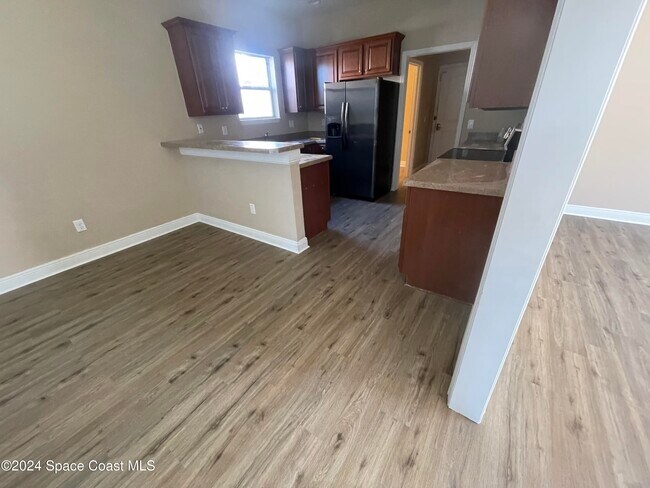 Photo - 1307 Alaqua Way