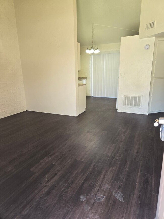 Villa Danbury | Cate Estates. LLC.