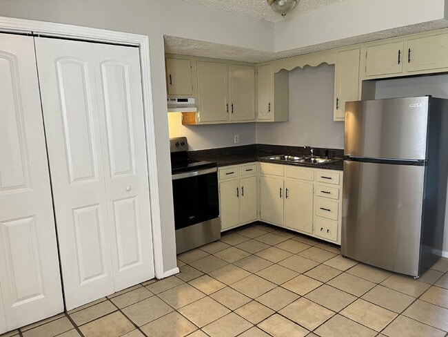 Photo - " 2-Bed Duplex on Delaware Street: Cozy Na...
