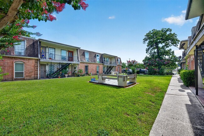 1220 Shadowdale Dr Unit 6
