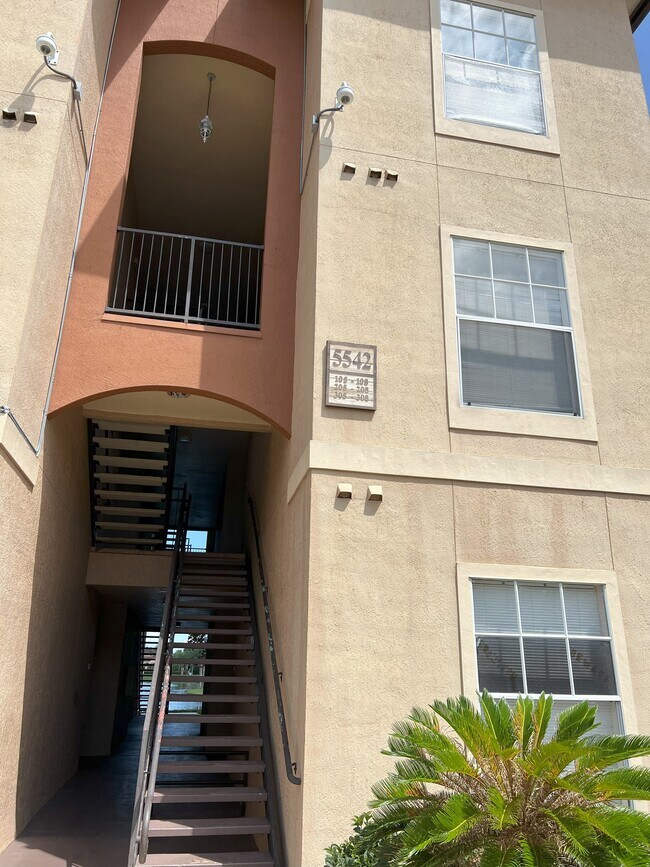 5542 Metrowest Blvd Condo Unit 206 Condo for Rent in Orlando, FL