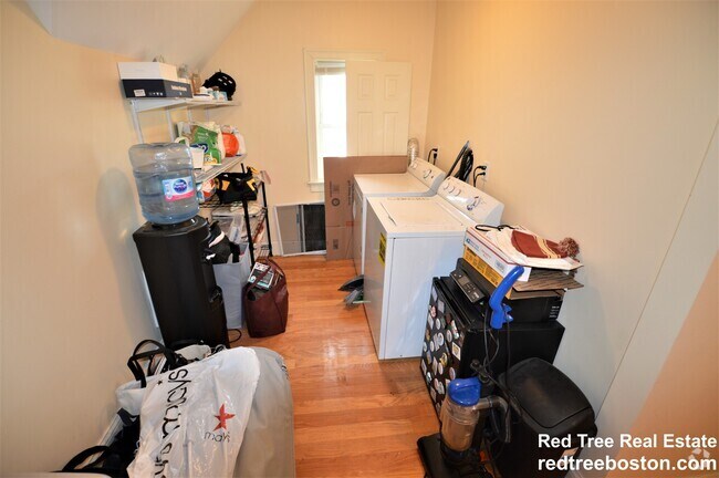 Building Photo - 74 Brooks St Unit 2 Rental