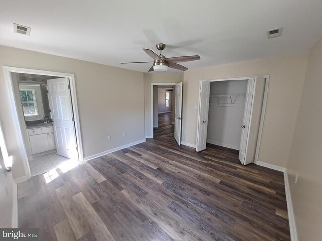 Photo - 210 Amaret St