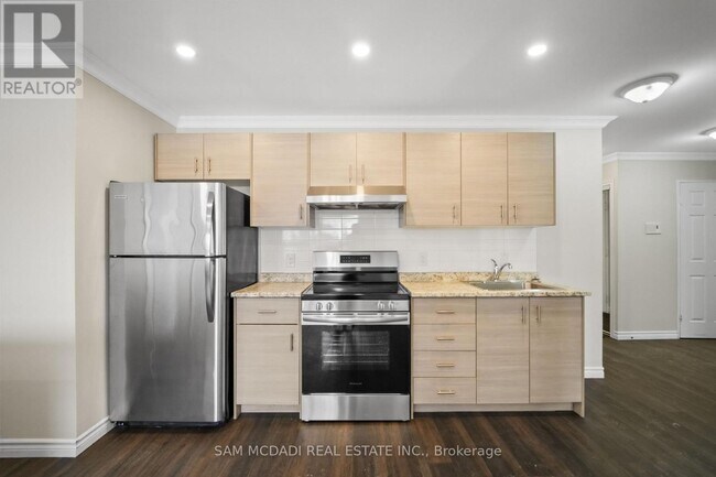 Photo - 130 King St E