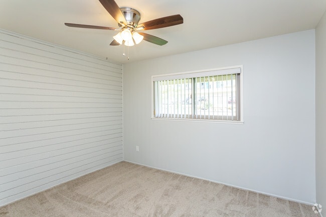 2 BR, 1 BA - 825 SF
