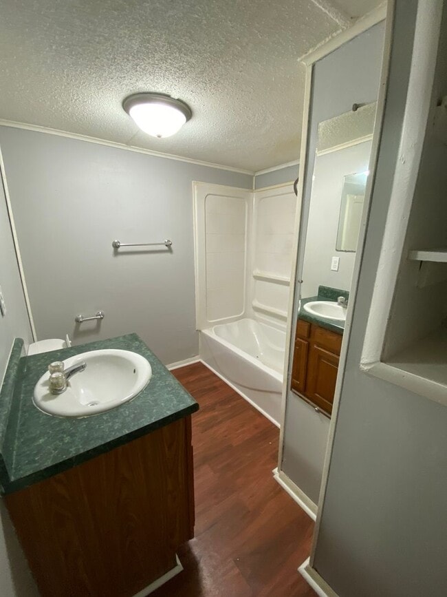 Photo - 1202-1206 East State Street Unidad 1202