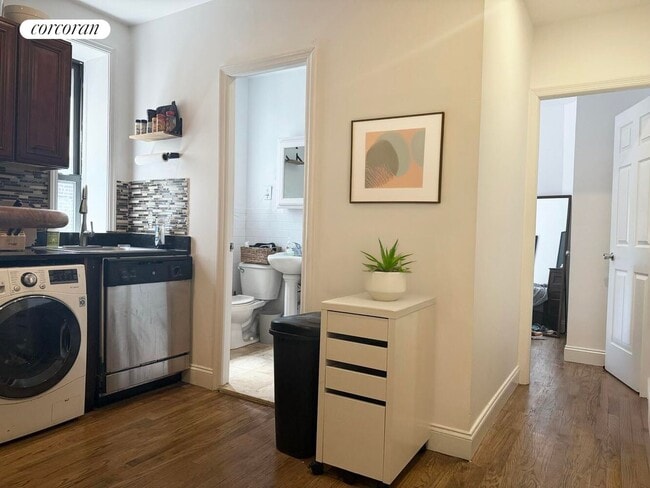 Building Photo - 222 Thompson St Rental