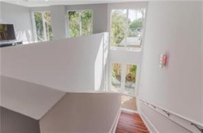 Photo - 731 SE 13th St
