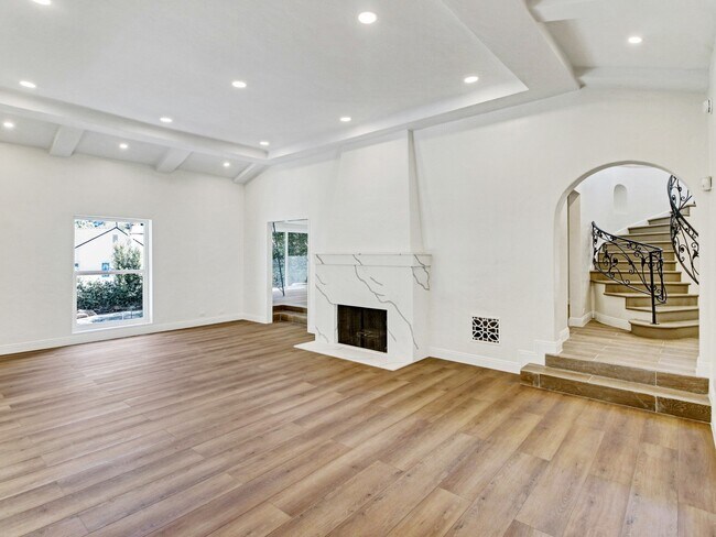 Photo - 10563 Lindbrook Dr