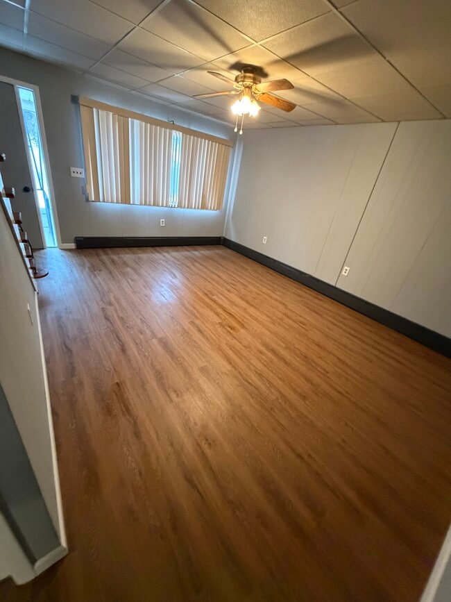 Photo - 454 Bodnick St