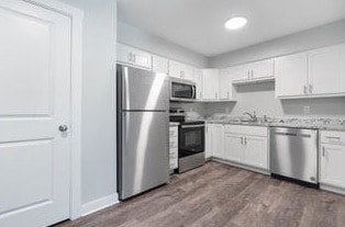 42nd St Apartments