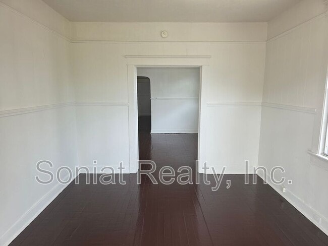 Photo - 8625 Nelson St