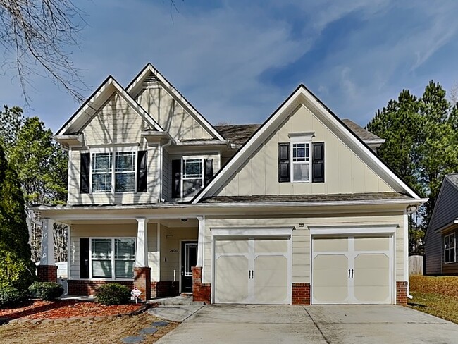 Building Photo - 2400 Village Green Dr