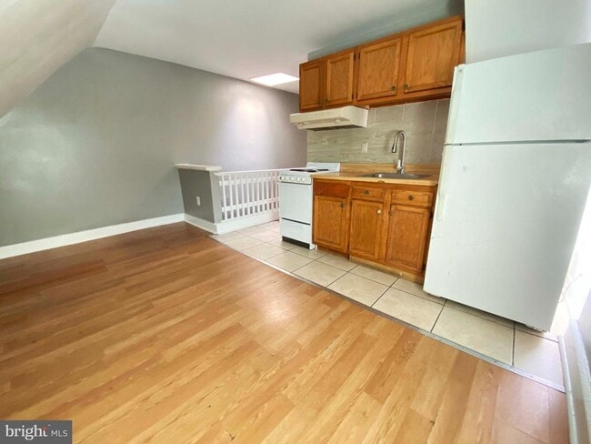 Building Photo - 408 E Roosevelt Blvd