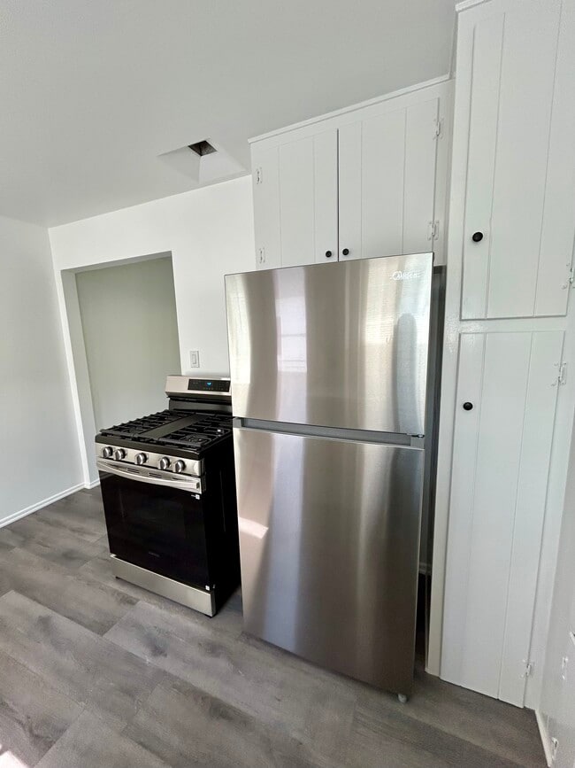 Photo - 1206 W Victory Blvd
