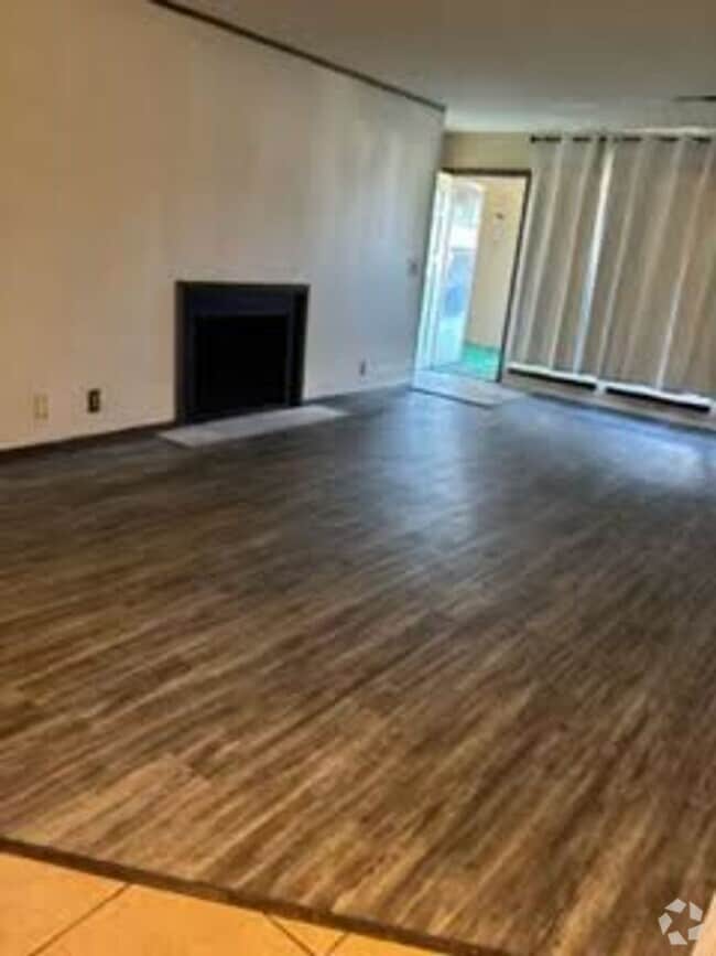 Building Photo - 6004 S Newport Ave Unit 6004 S Newport Ave E  #C9 Rental