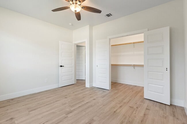 Photo - 150 Bandera Cir