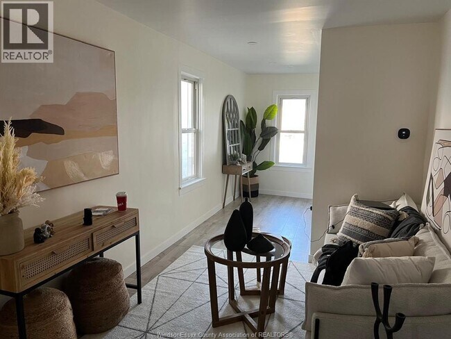 Photo - 9 Medora Ave W