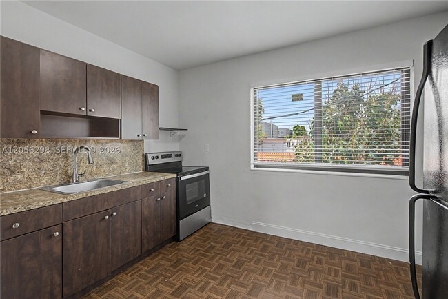 Photo - 600 SW 9th St Unit 19