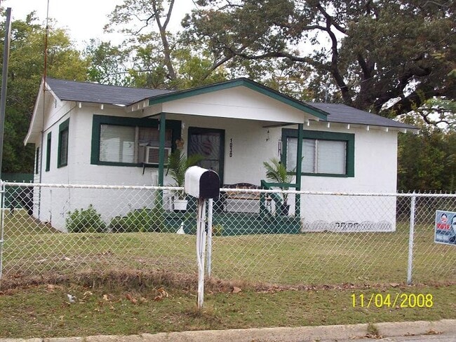 Photo - 1030 Chickasaw St