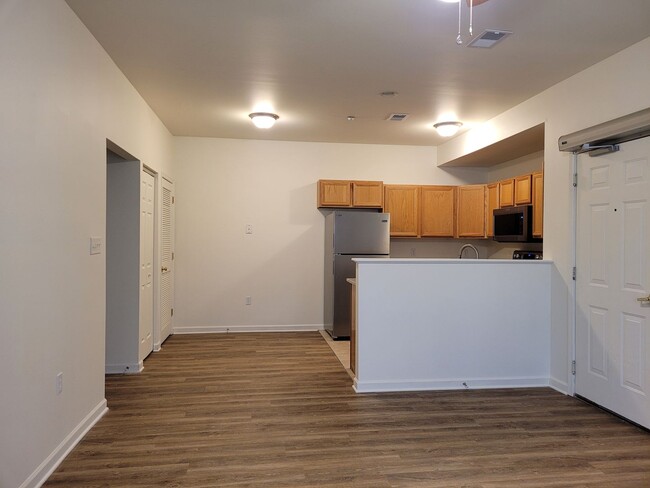 Photo - 670 Bassett Dr Unit 1C