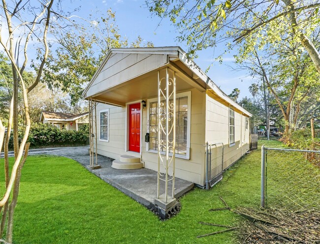 Photo - 203 W Hart Ave