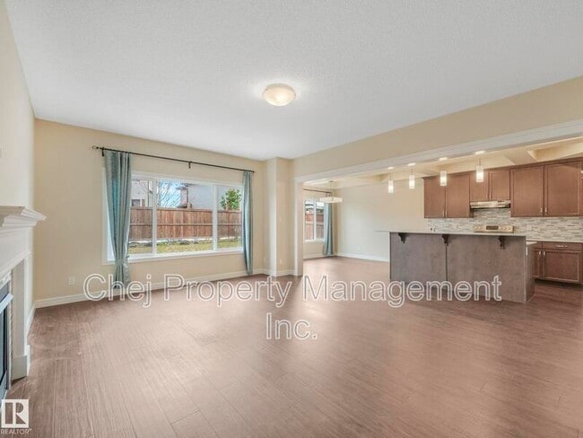 Photo - 1427-1161 161 St SW