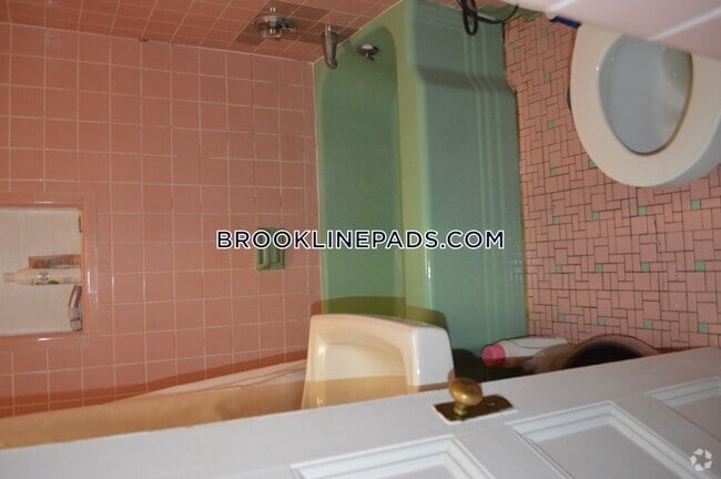 Building Photo - 1223 Beacon St Rental