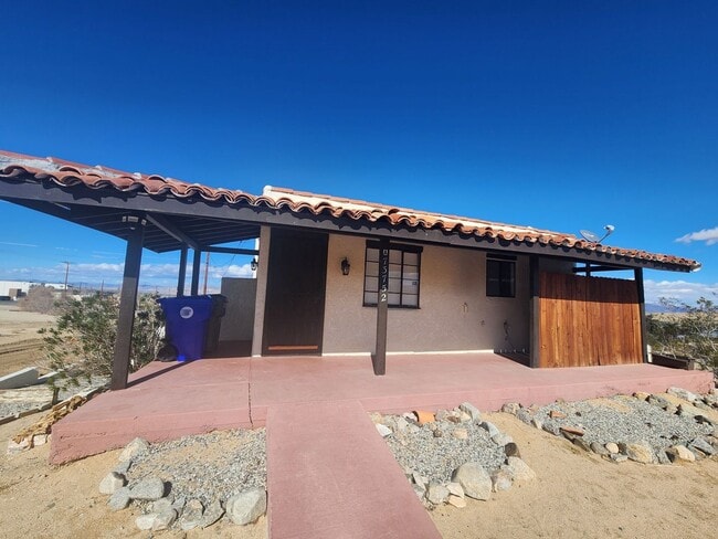 Building Photo - 73752 Crestview Dr Unit A