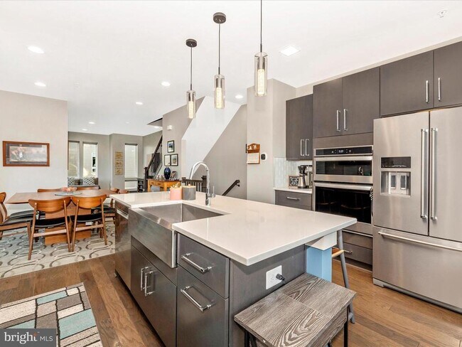 Photo - 1514 Trafalgar Ln