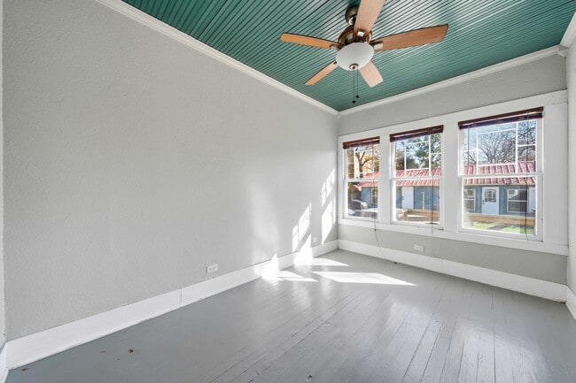 Photo - 122 Biering St