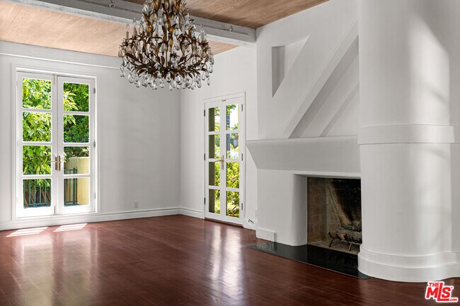 Photo - 602 N Bedford Dr