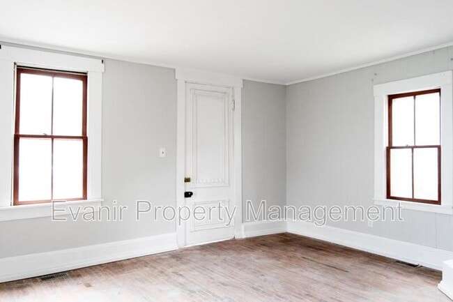 Photo - 126 N Walnut St