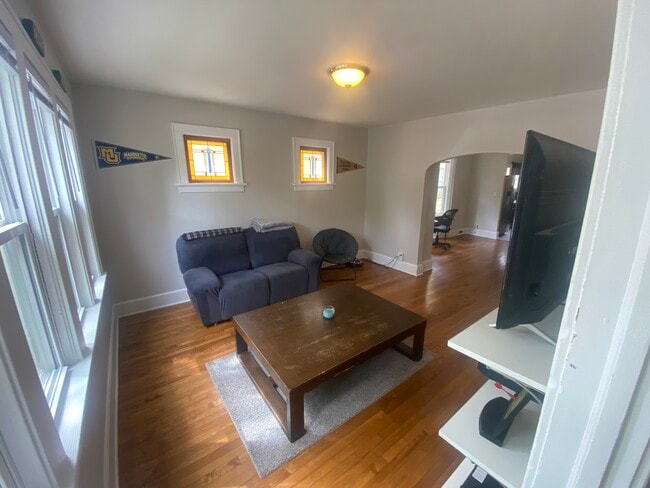 Building Photo - 2725 N Bremen St Unit Lower