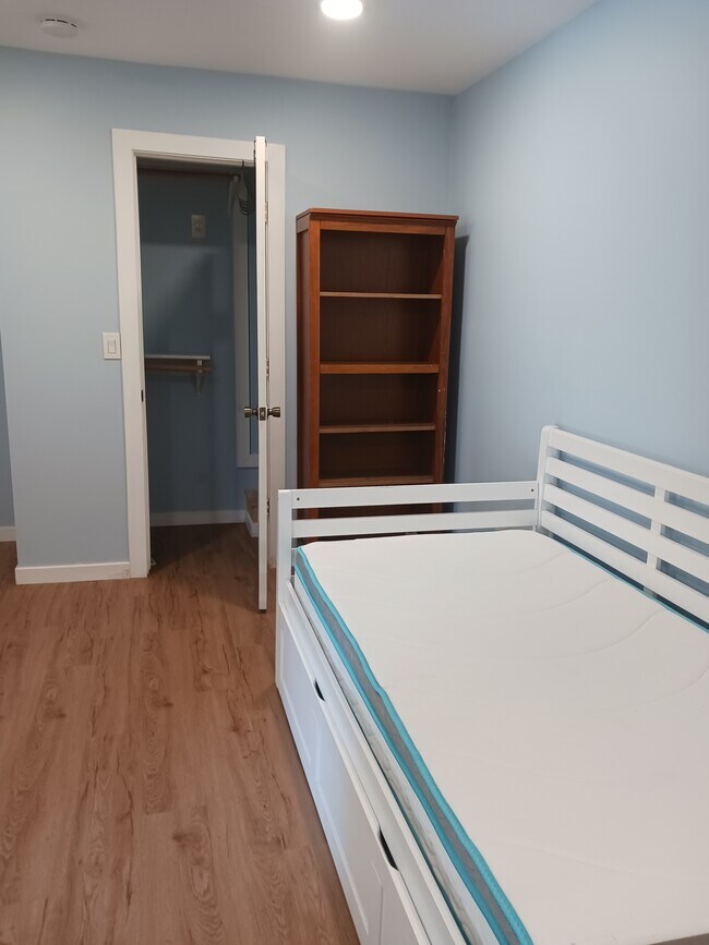 cama, vestidor - 943 Casanova Ave Unidad Studio