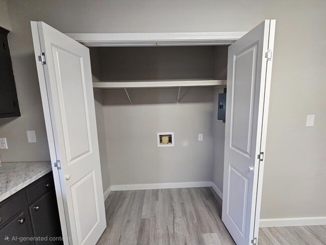 Photo - 100 North St