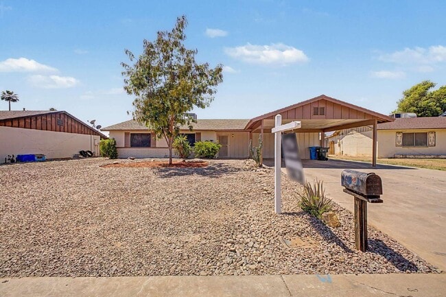 Building Photo - 12446 N 36th Dr