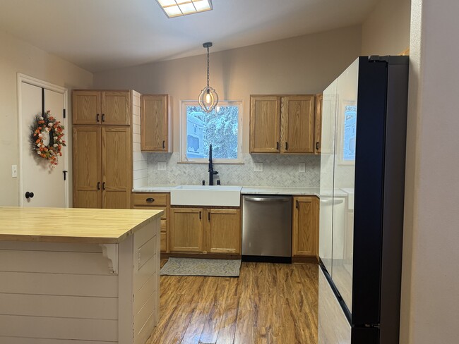 Photo - 580 Orion Dr