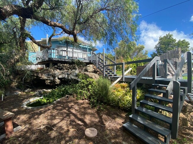 Building Photo - Charming Vintage 3-Bedroom, 1-Bath Home in Waimea