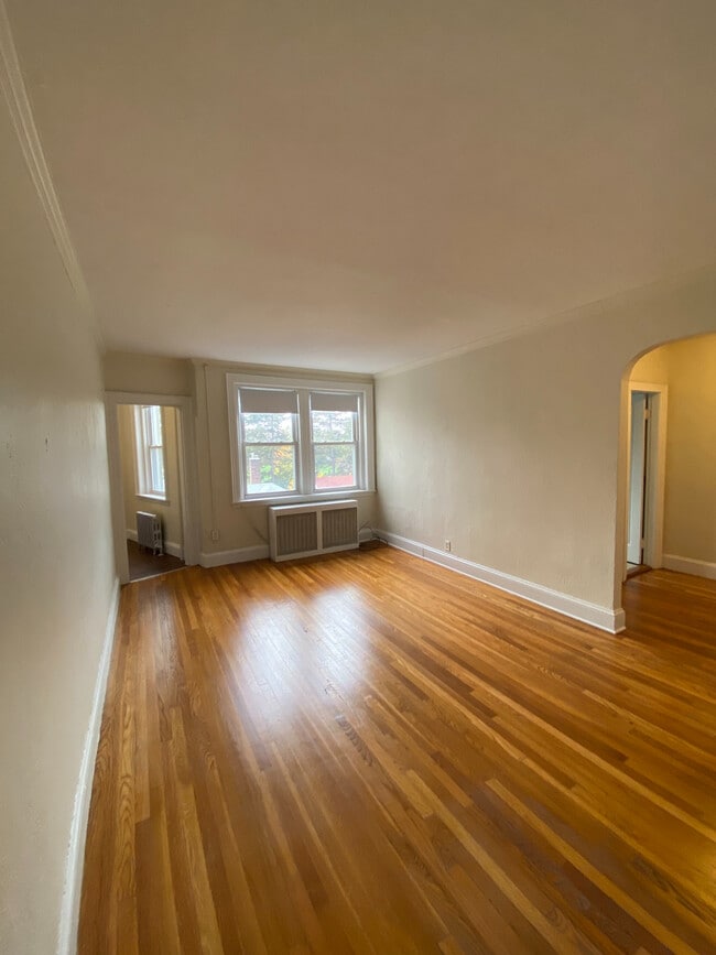 Building Photo - 2001 Commonwealth Ave Unit 1