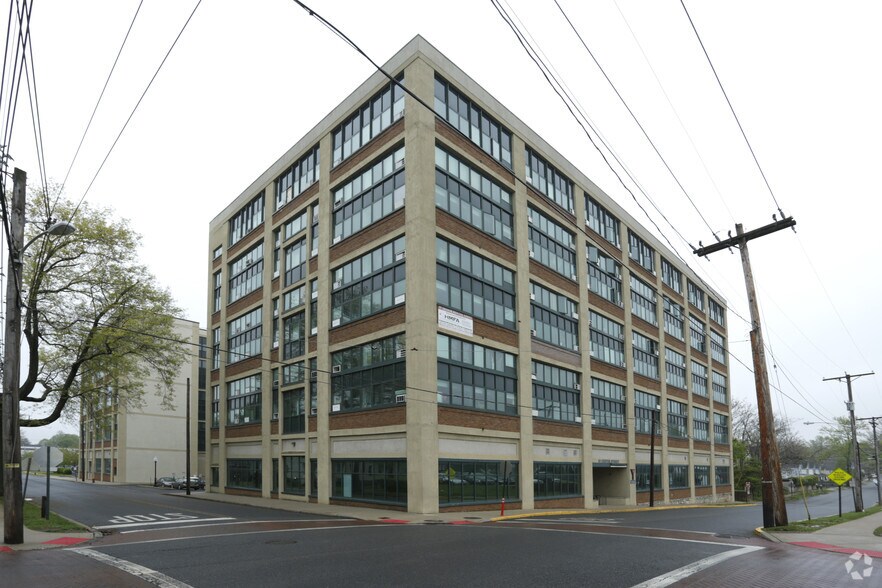 The Continental at Freehold Apartments For Rent in Freehold, NJ