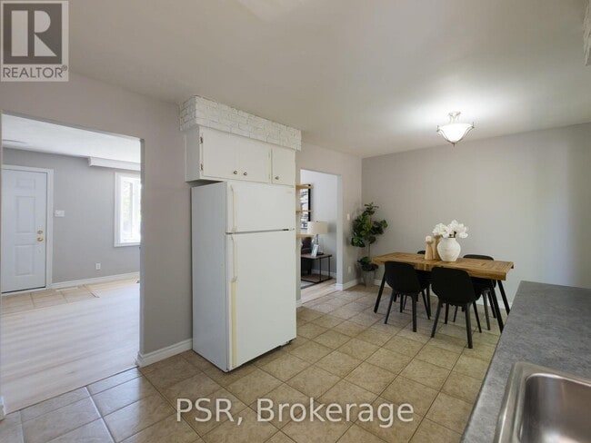 Photo - 11 Elmsdale Dr