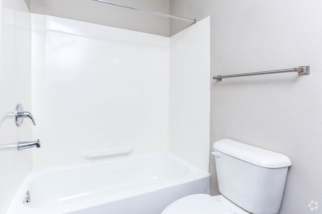 2BR, 2BA - 1,025 SF