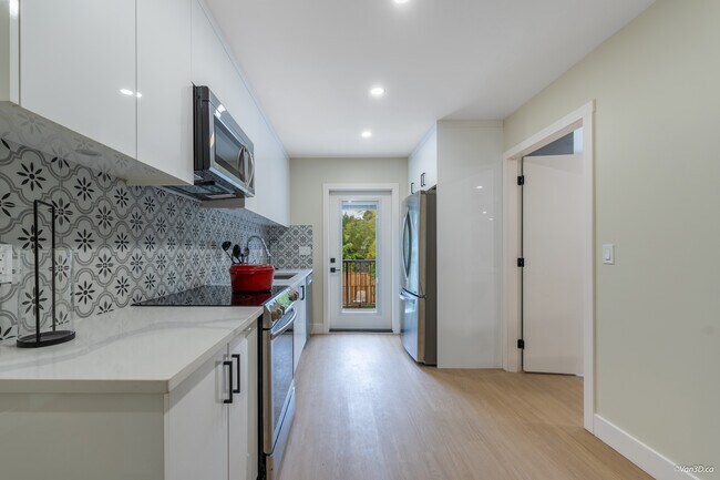 Photo - 6 Bed, 3.5 Bath Upper House for Rent in Delta! Unité Upper House