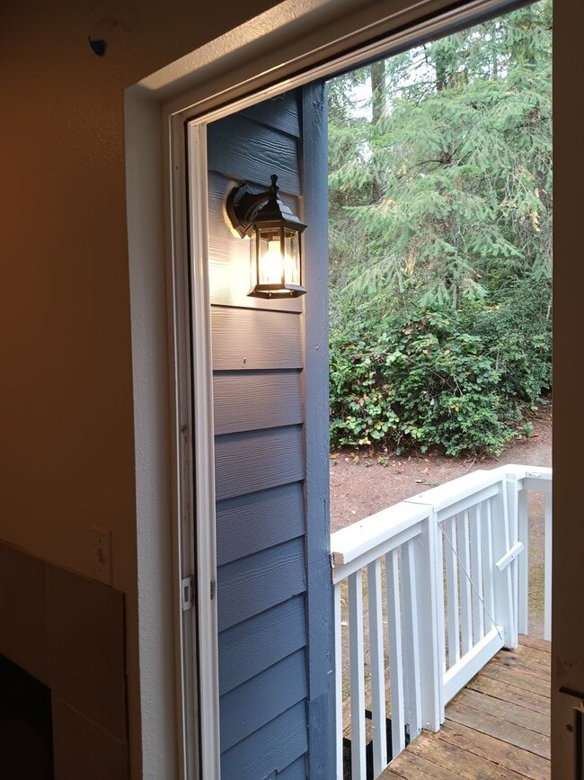 Photo - 3bed 2.5 bath Silverdale Rejuvinated Townhouse