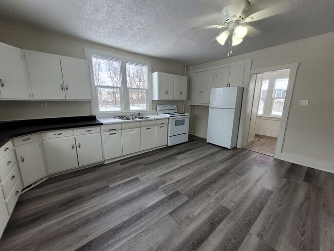 Photo - Recently remodeled 3 bedroom, large kitchen