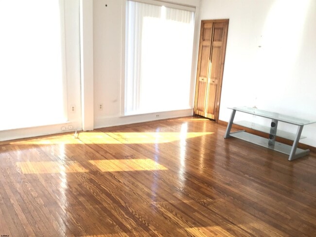 Photo - 123 N Cornwall Ave